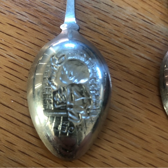 Beautiful Vintage Christmas Bundle of 2 spoons with incredible details - Picture 8 of 15